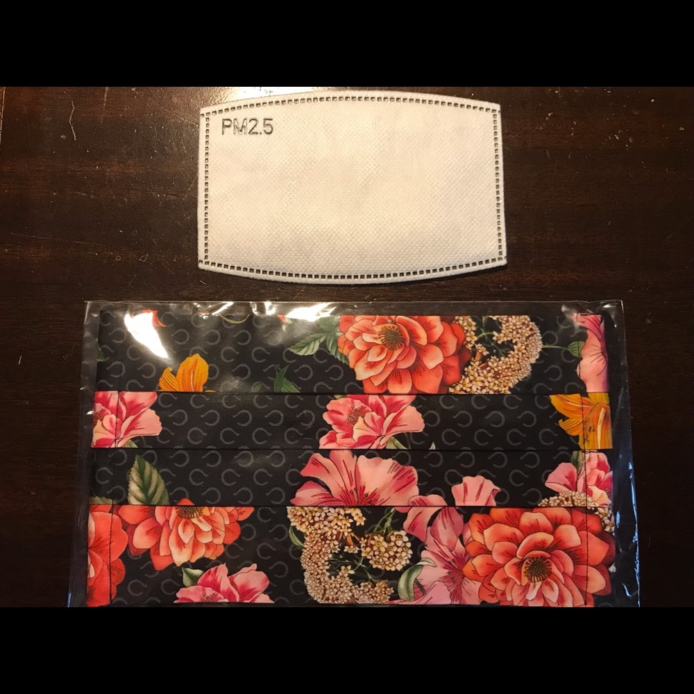 Johnny Was adult size cotton/sateen pleated mask. Expandable. Brand new! - Picture 3 of 5